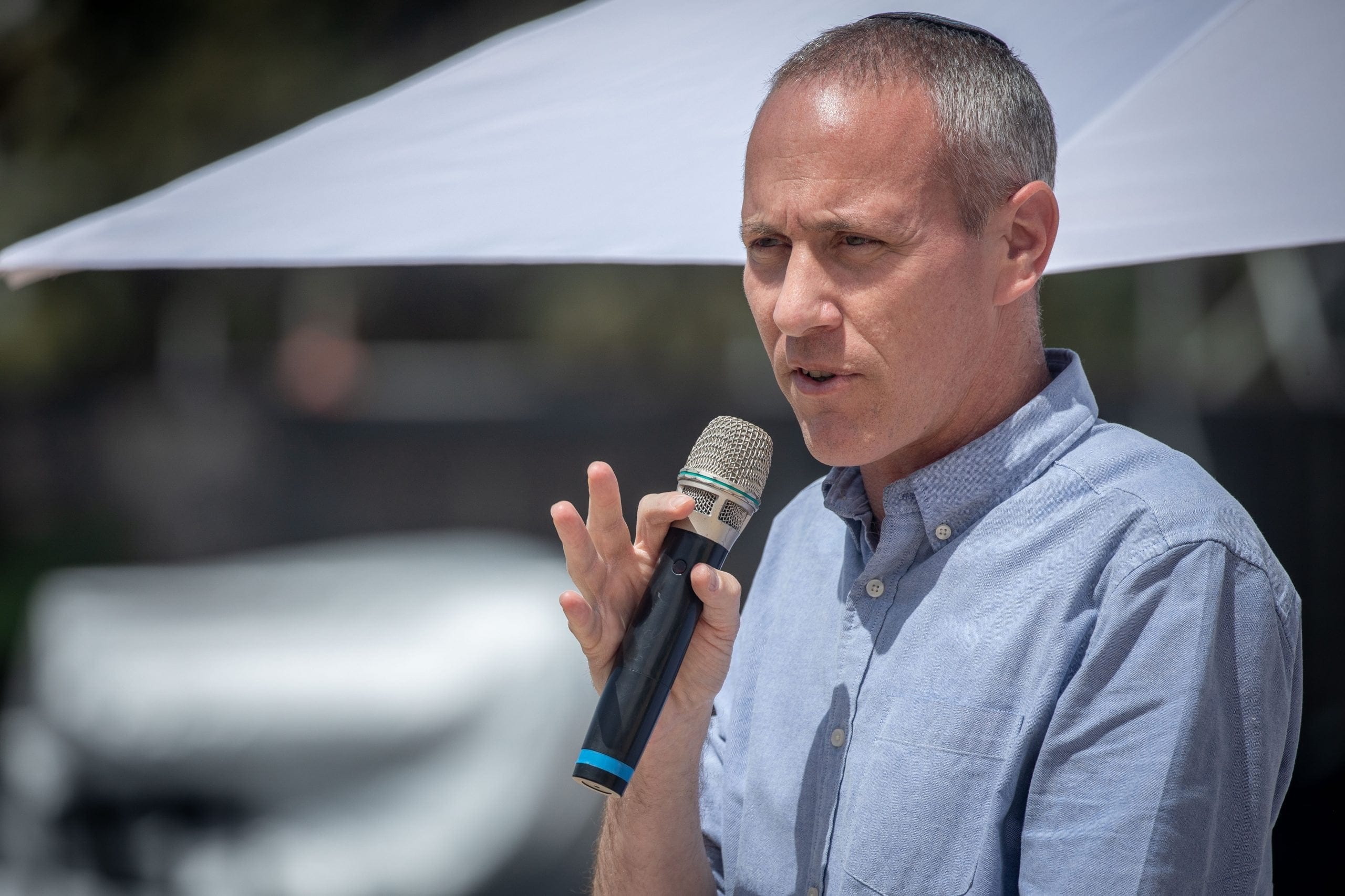 חילי טרופר מבהיר: "לא נשב בממשלת נתניהו"