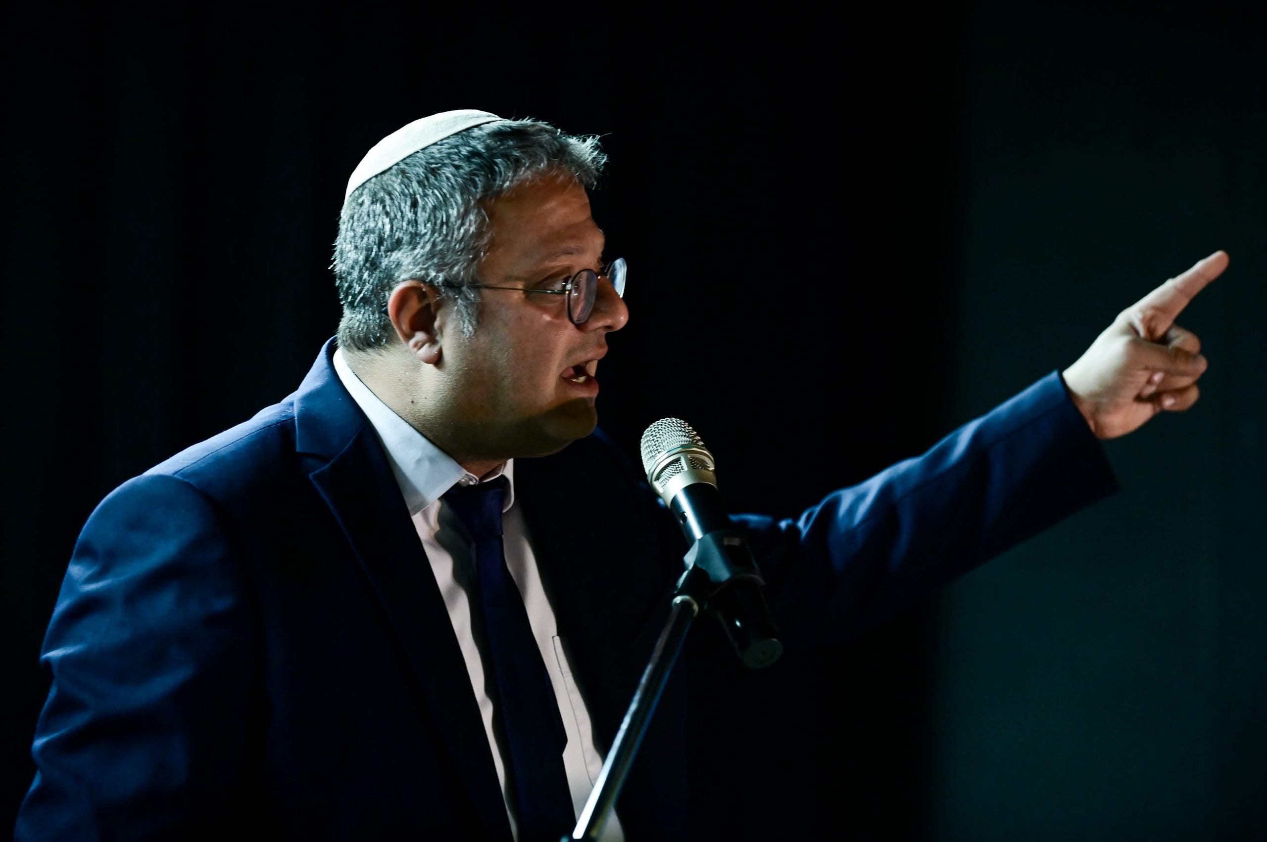 "לא יעזור להם": בן גביר במתקפה על טרופר והנדל