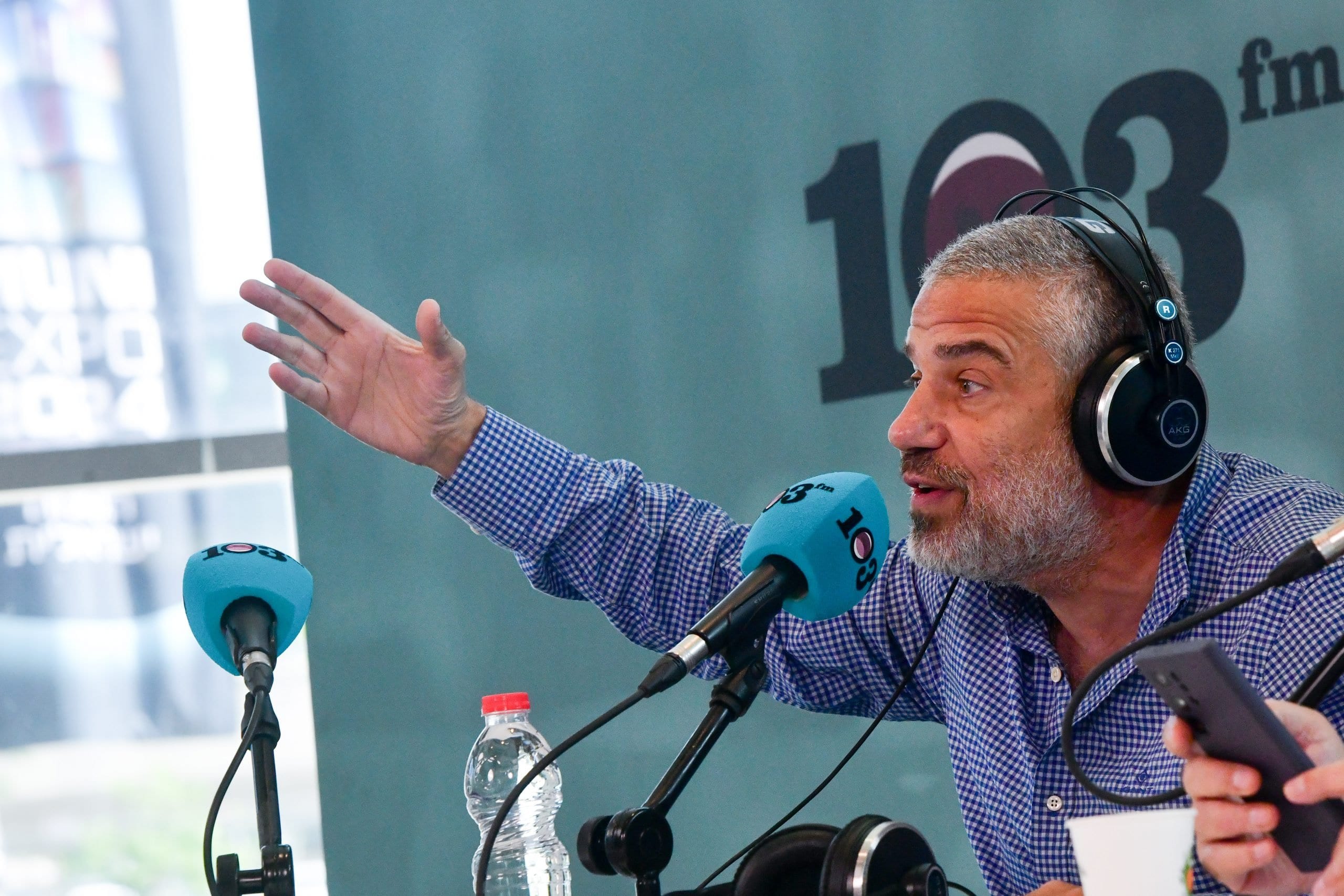 אירוע חריג באולפן: "אל תתערב; תוריד את הידיים שלך"