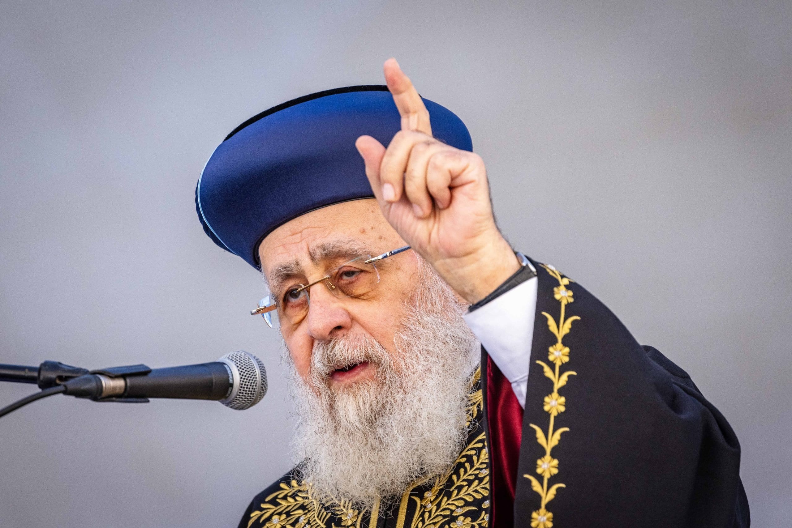 הרב יצחק יוסף באמירה חריגה: "אל תצביעו לש"ס"