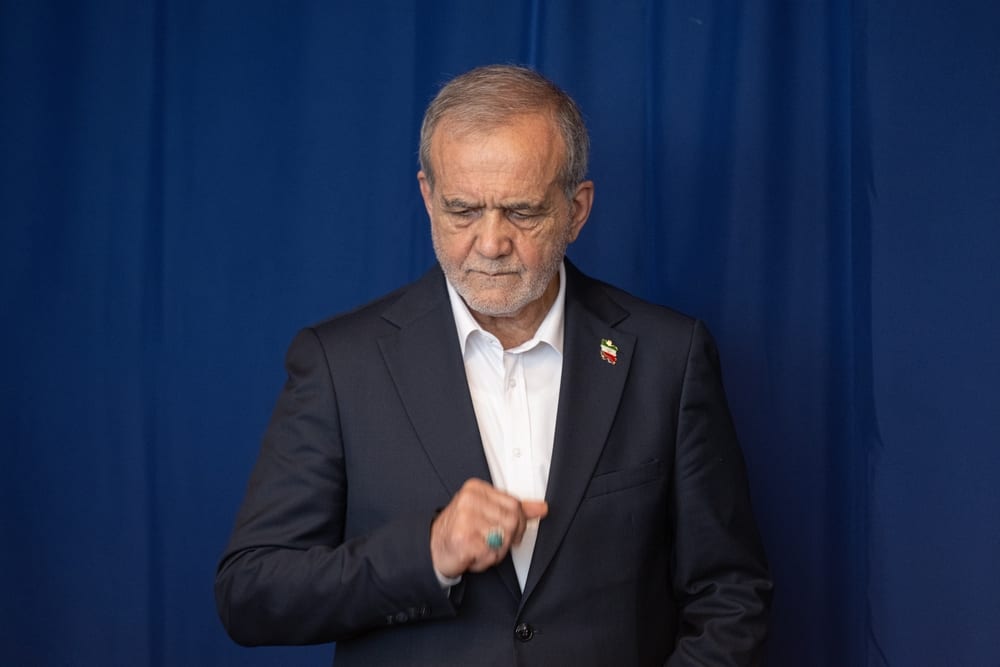 טלטלה בצמרת האיראנית: הנשיא איים להתפטר והציב דרישה לח'אמנאי