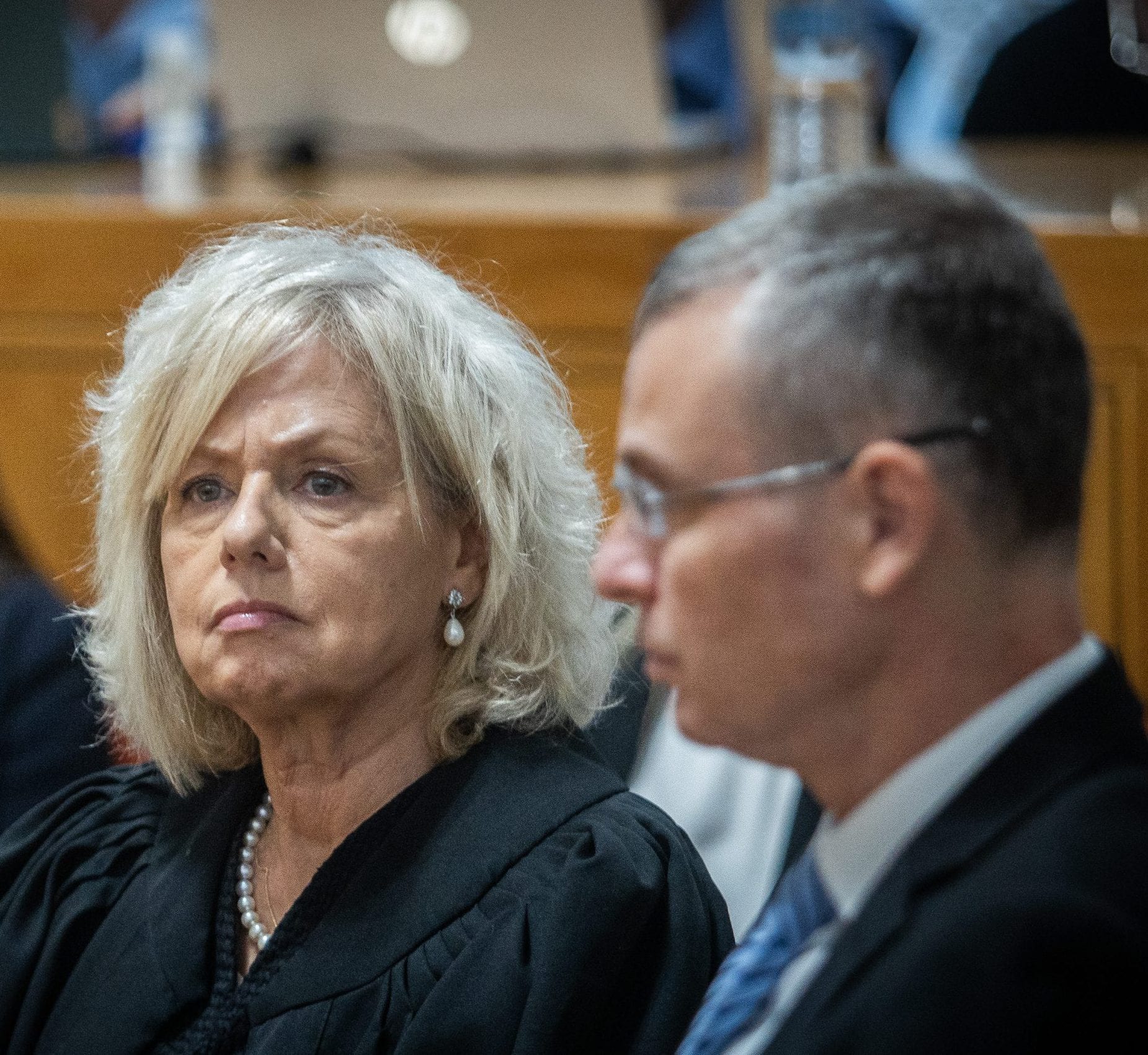 צרות בצרורות: היועמ"שית שוב נגד יריב לוין