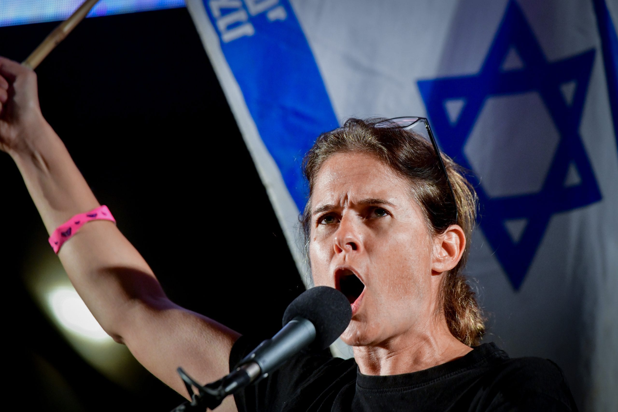 בן זוגה של שקמה ברסלר מאיים בתביעה נגד מגיש ערוץ 14