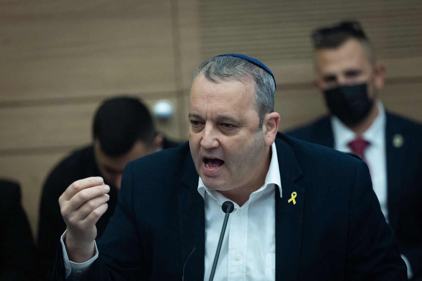 היועץ של גלעד קריב מסיים את תפקידו