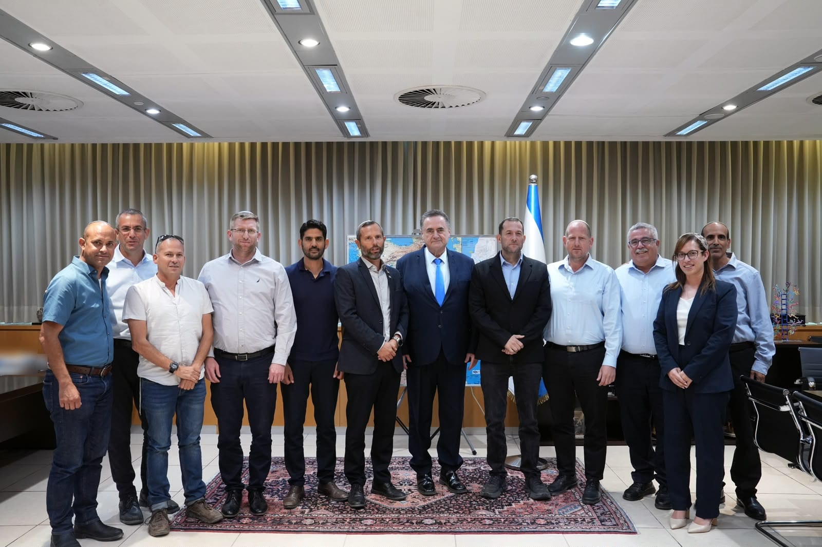 כ"ץ מתקפל? שר הביטחון משבח את האלוף בלוט