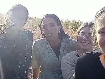 הנערות שחצו ללבנון: "ניקח לכם את האדמה!"
