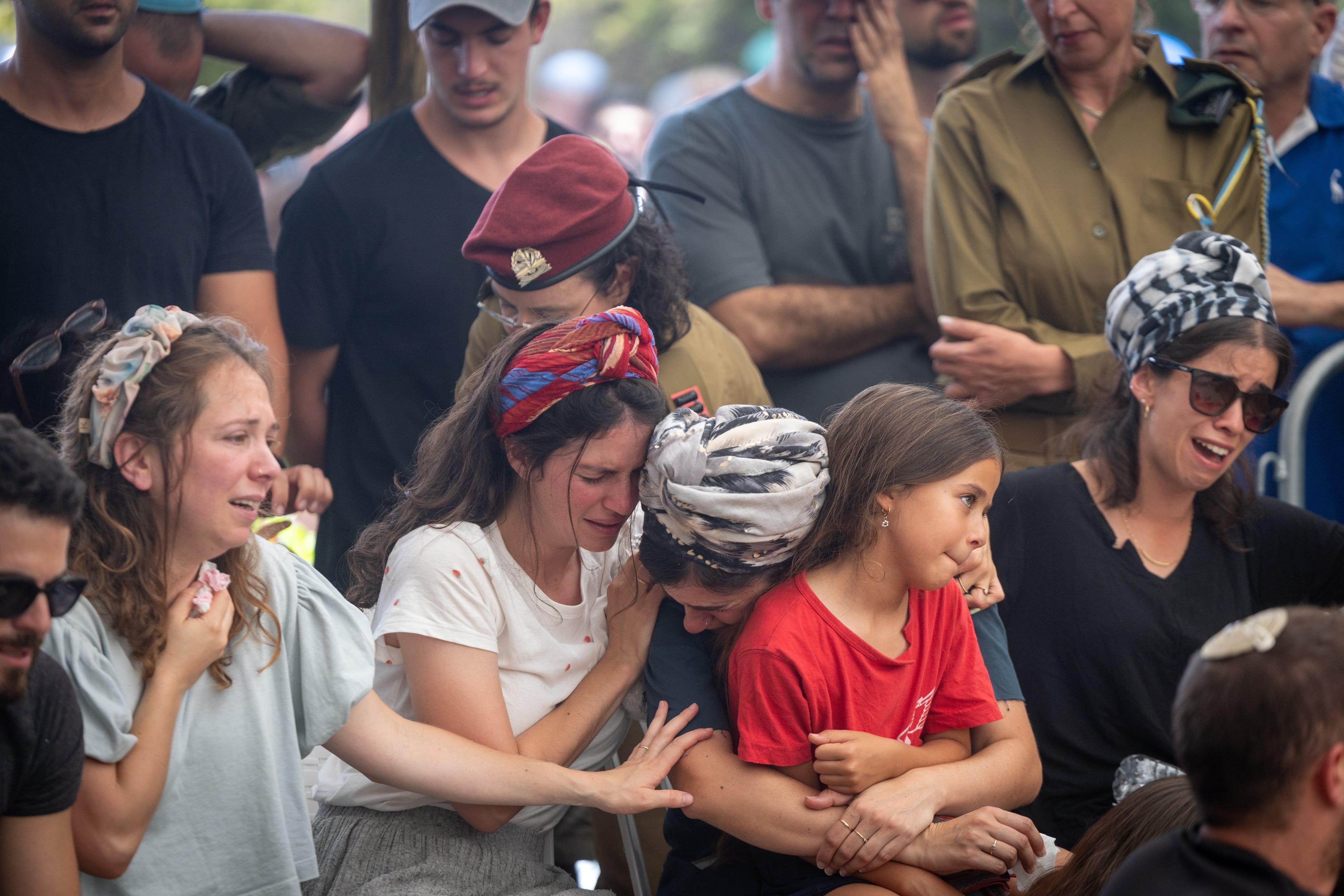 המונים ליוו למנוחות את הראל הי"ד; אלמנתו: "תן לי כוח"