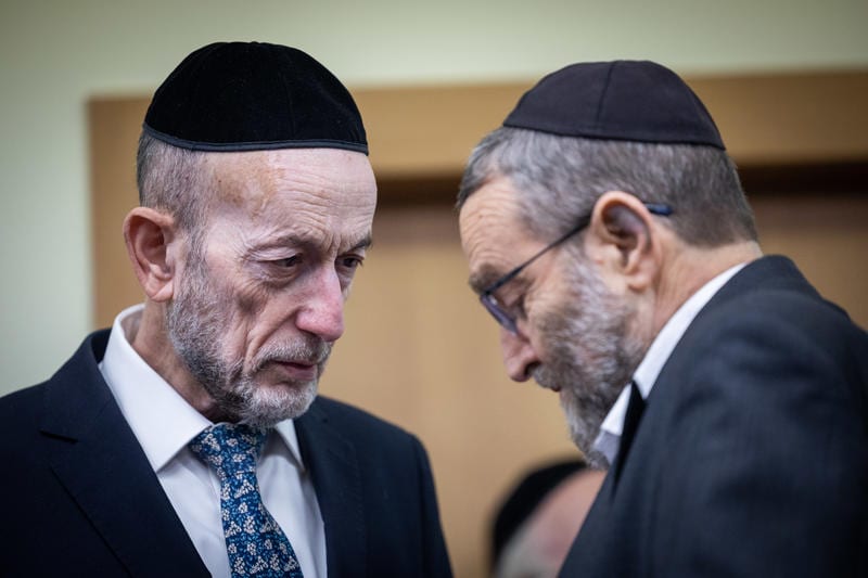 טלטלה בדגל התורה: גפני ומקלב בדרך החוצה?