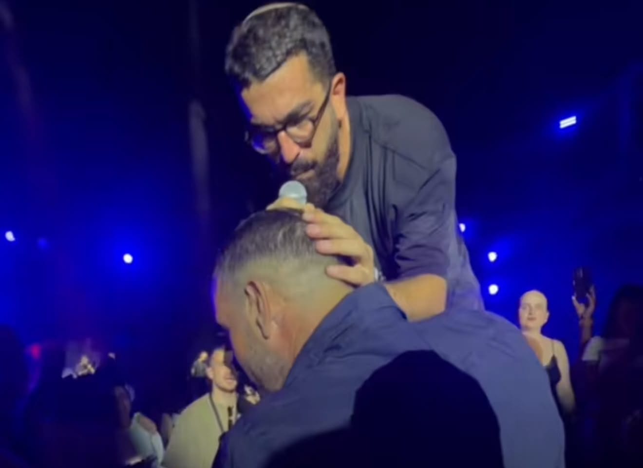 לא ראה את זה מגיע: חנן בן ארי נתן כאפה למאבטח