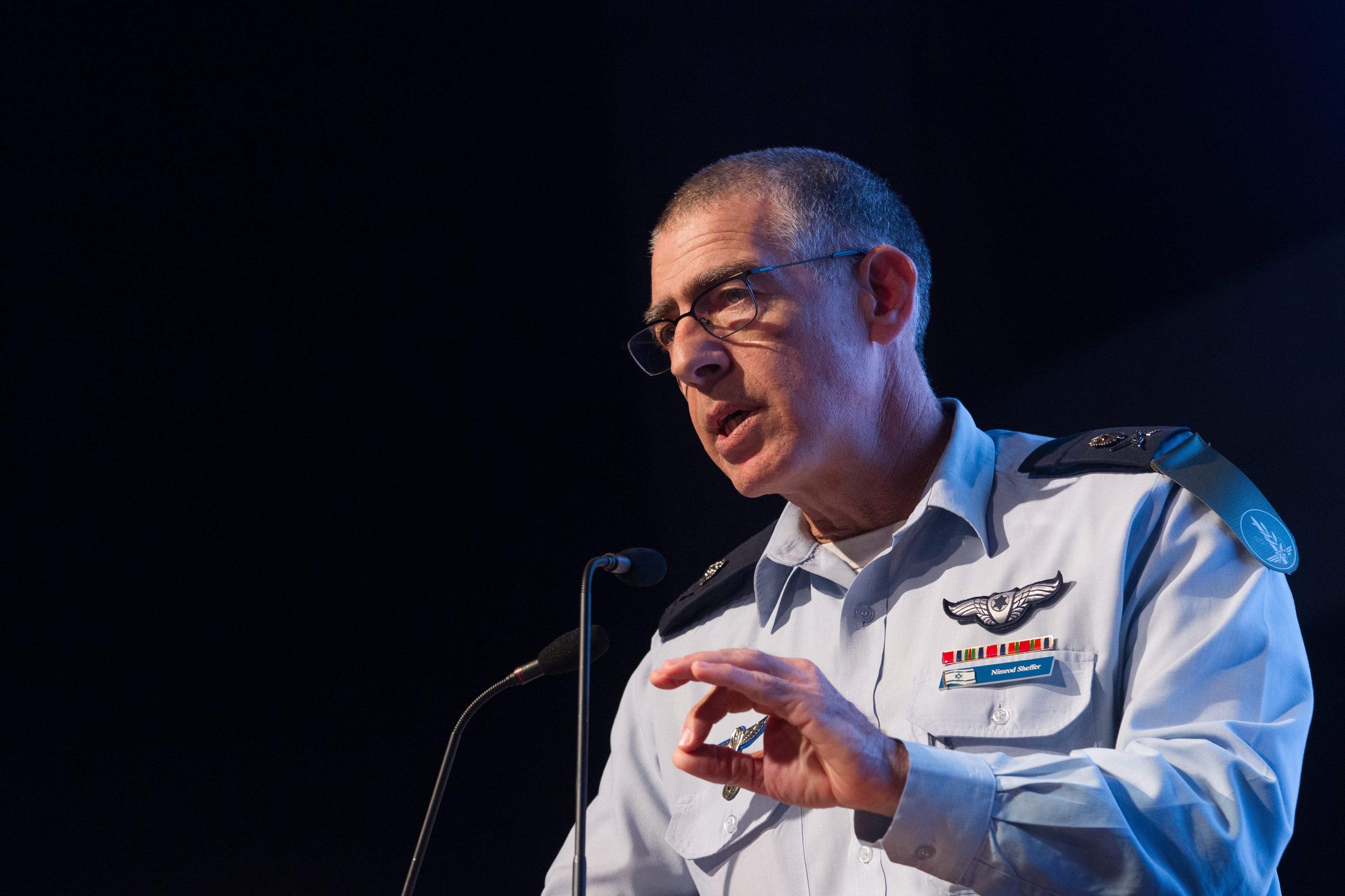 מועמד "הדמוקרטים" תוקף: "אבי בלוט צריך לעוף מתפקידו"