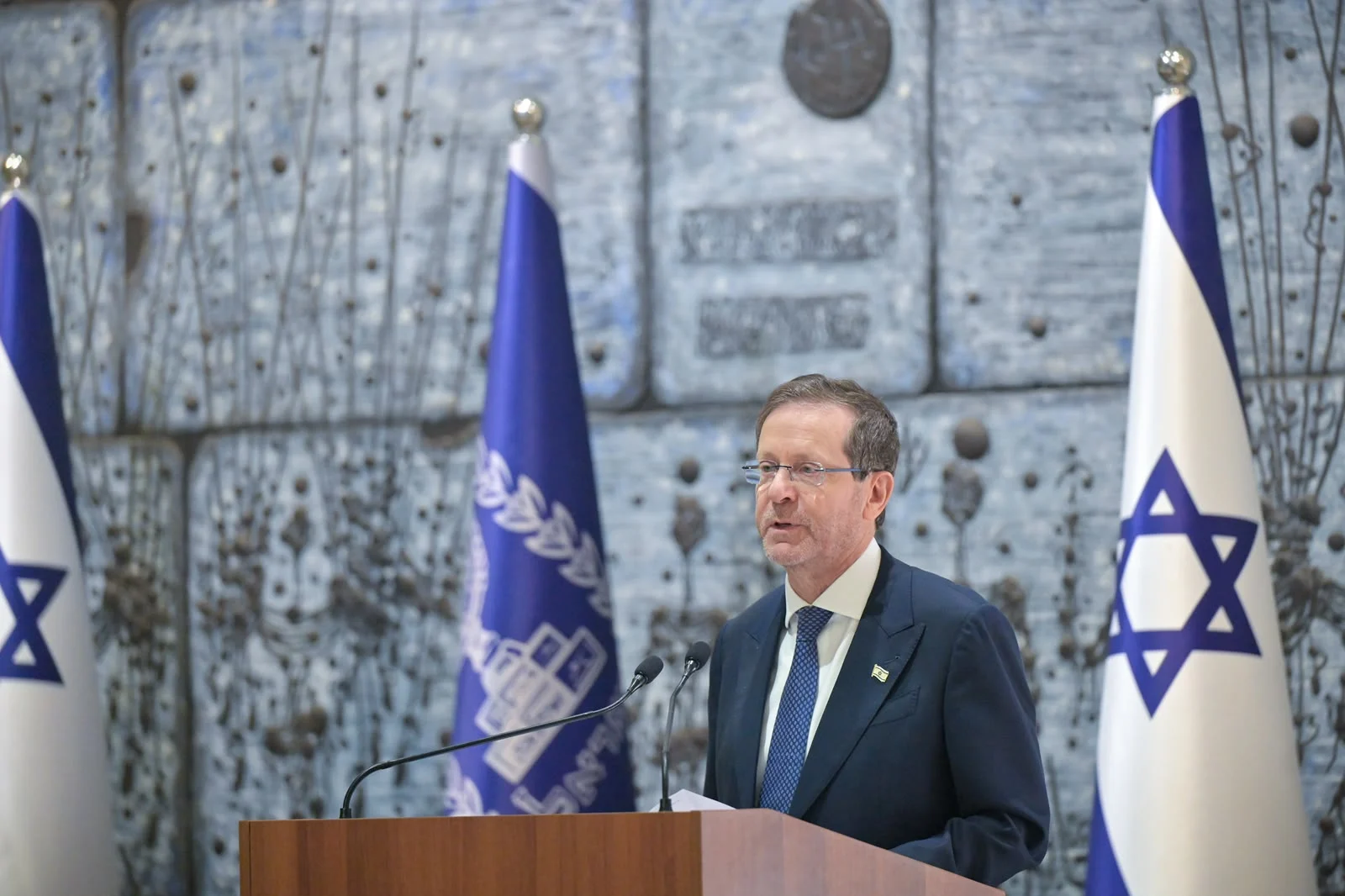 הנשיא הרצוג נגד בריטניה: "טעות חמורה, התערבות בבחירות"