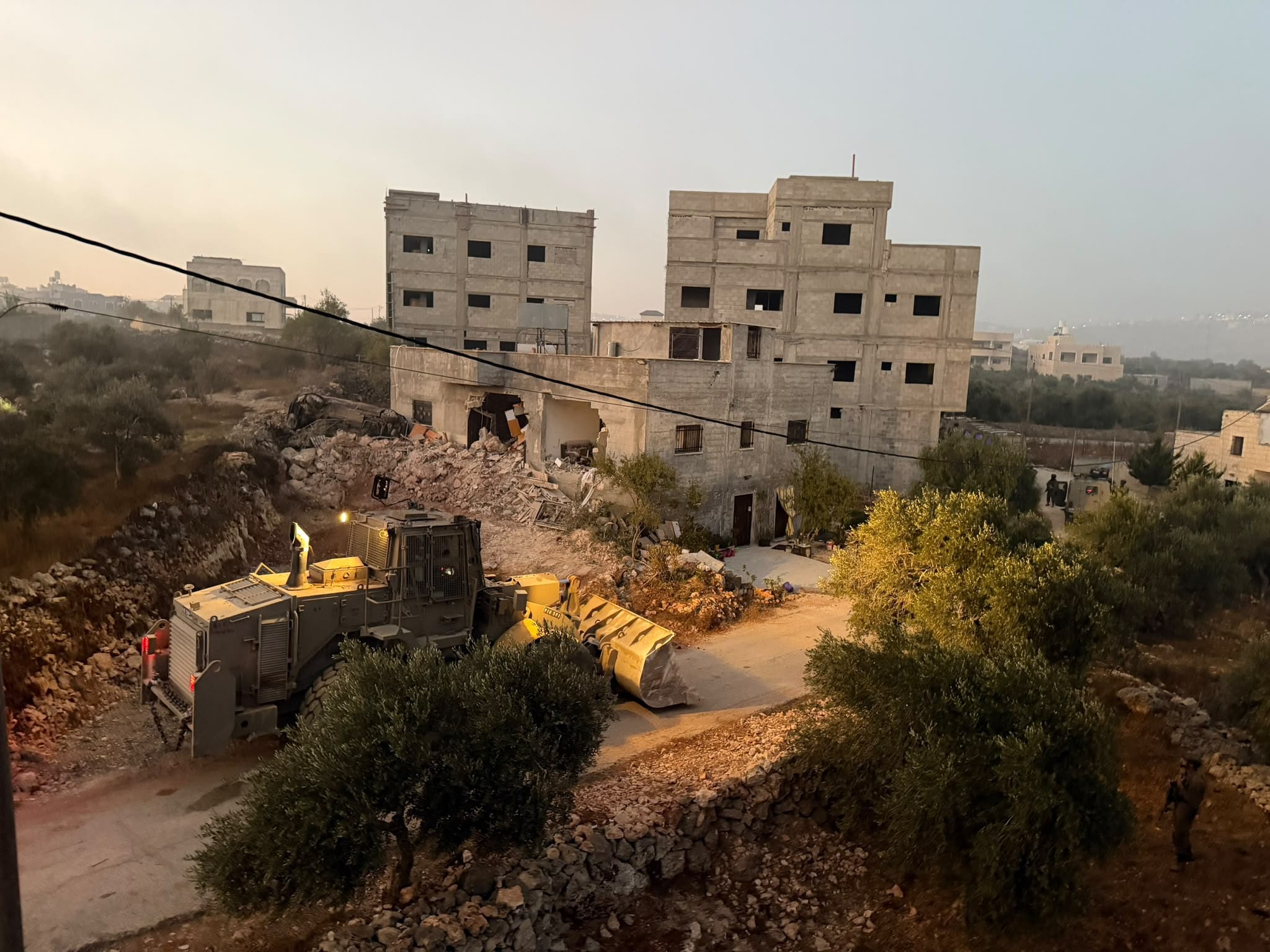 המבצע בכפרי הטרור: לוחמים חיסלו מחבל עם סכין