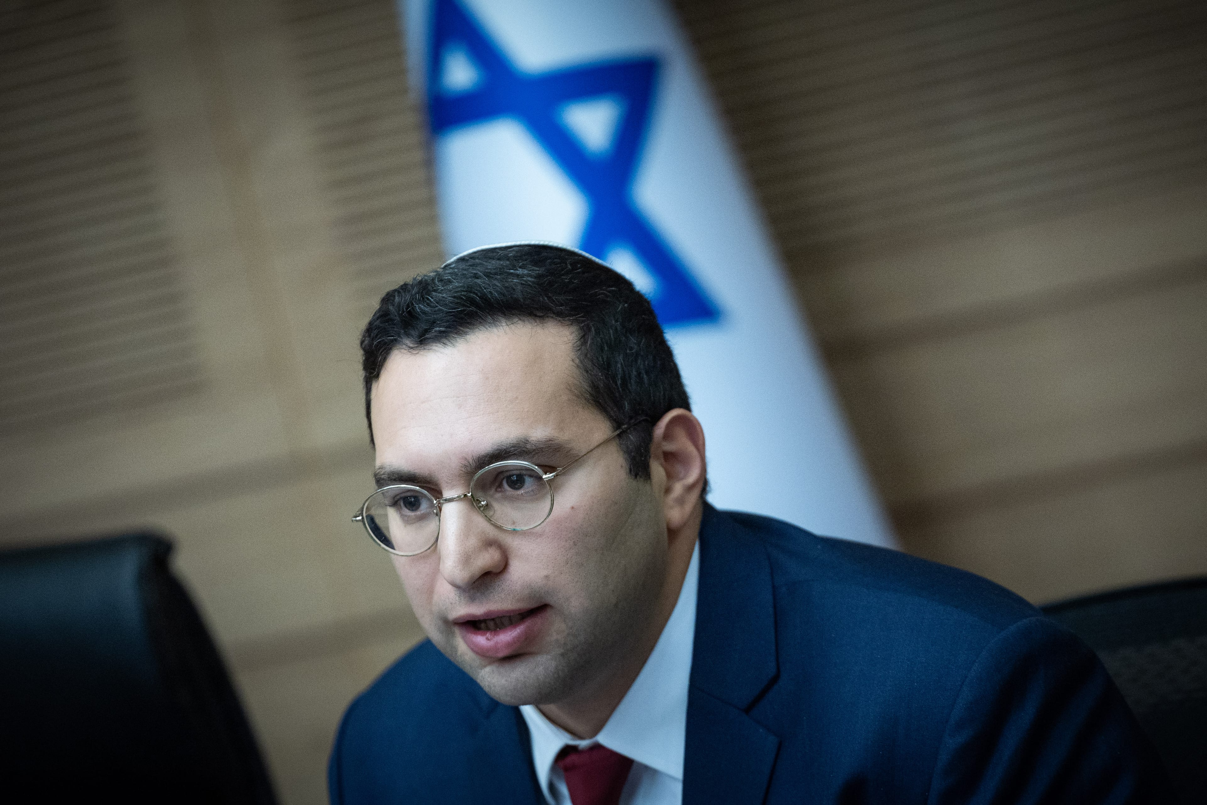 השר וסרלאוף נפרד: "כואב לי בגוף"