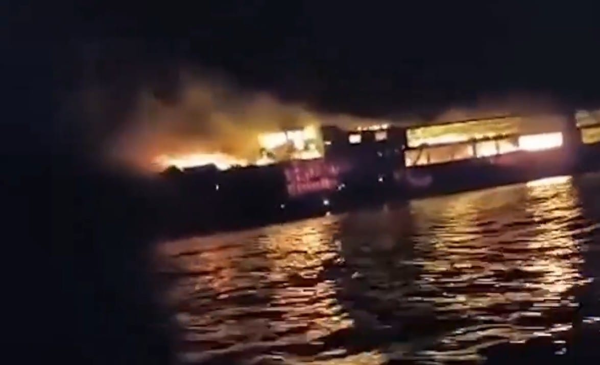 אסון בפיליפינים: 5 הרוגים ועשרות נעדרים בשריפת מעבורת