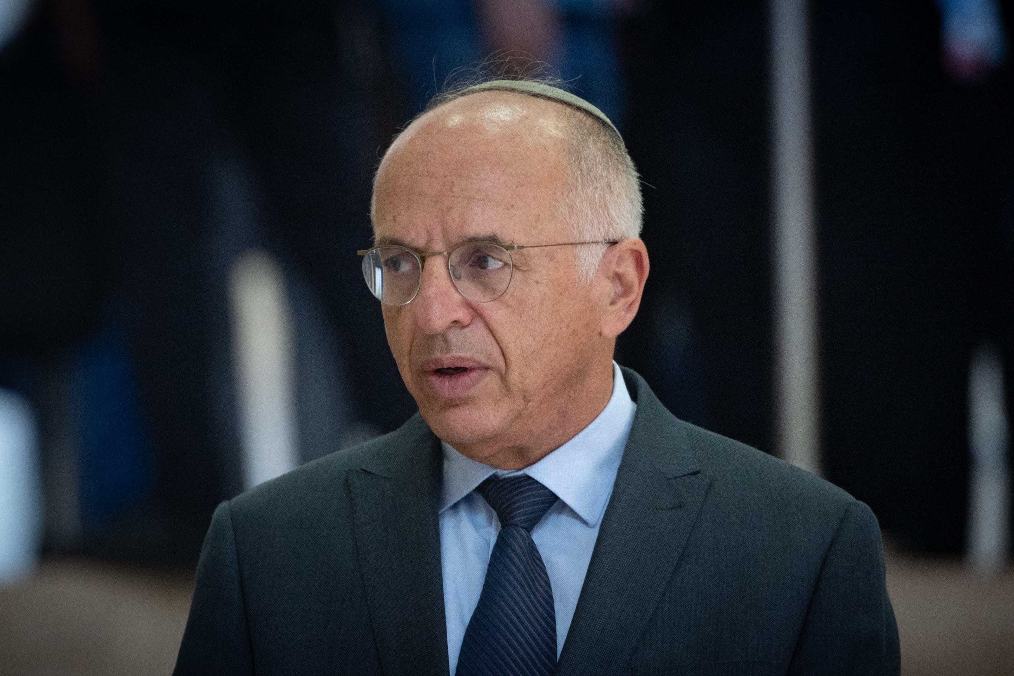לפני דיוני הפסילה: השופט סולברג פתח בתפילה. צפו