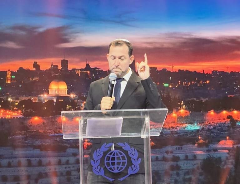 "אנחנו מנת הפתיחה, אתם הסטייק"