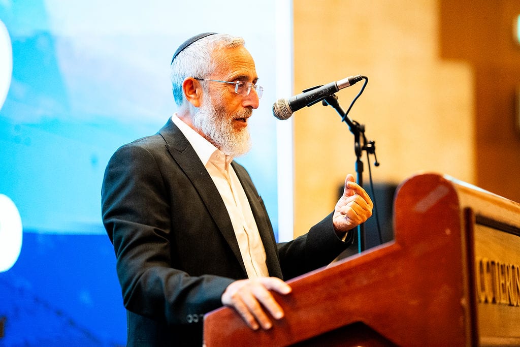 הרב פנדל: "אני מציע להגיד הלל שלם עם ברכה כל שמחת תורה"