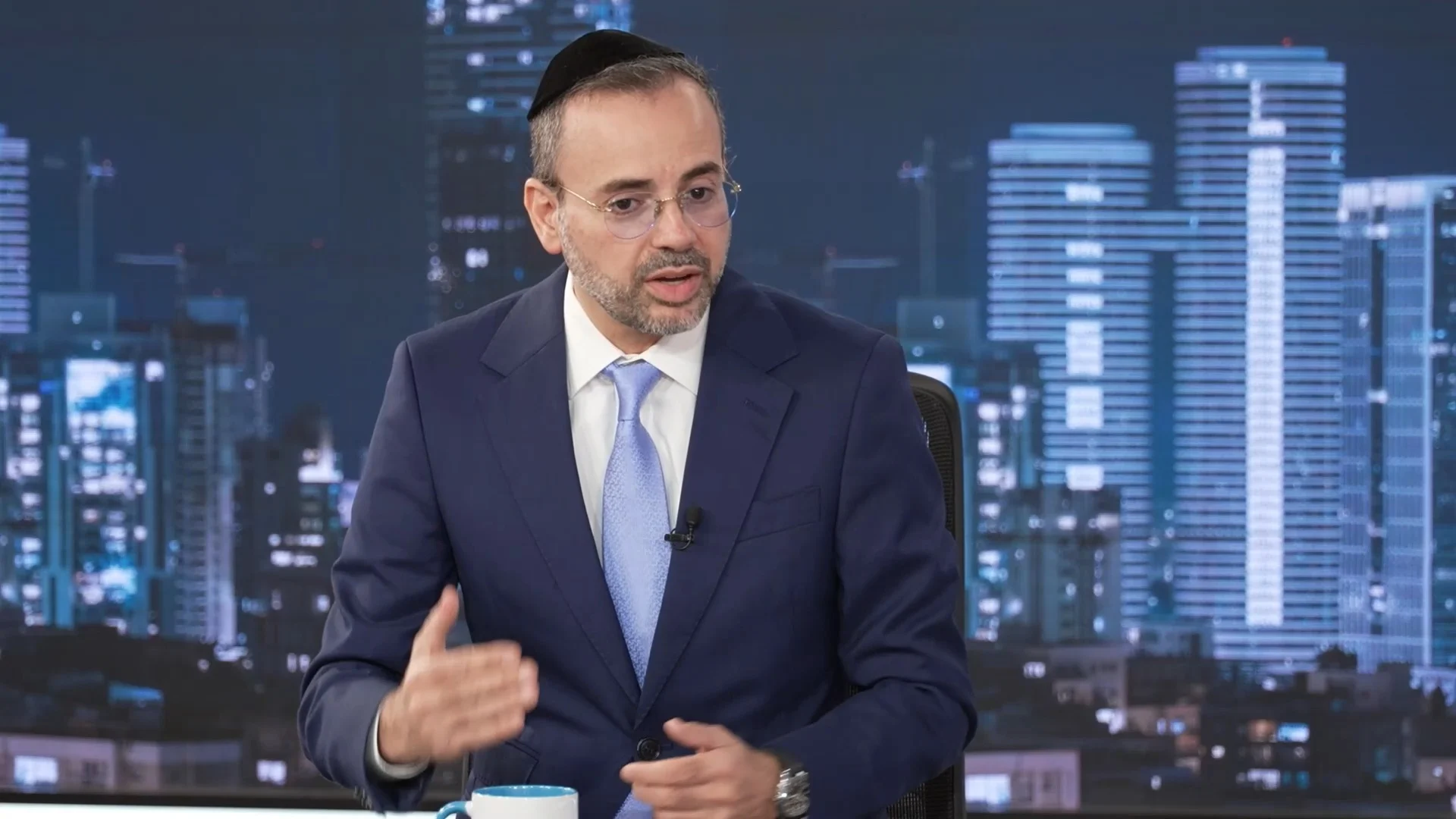 "הגעתי למחנה שורה לראות 1,000 גופות ללא זהות"