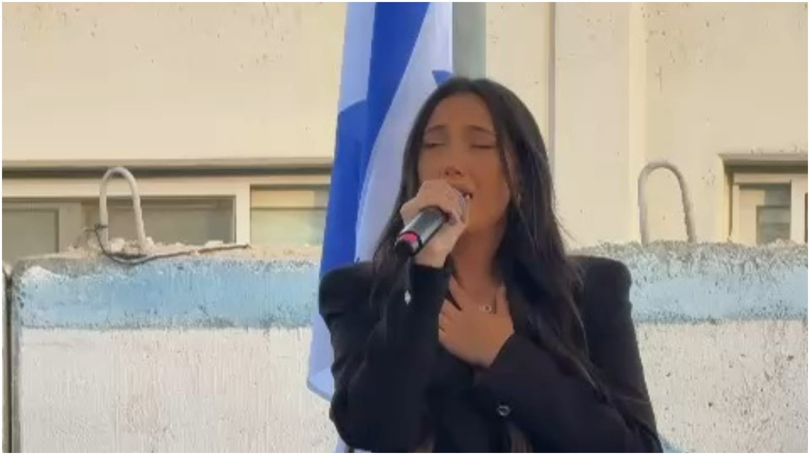 בדיוק בשעה 06:29 - יובל רפאל שרה "פרי גנך" בזיקים