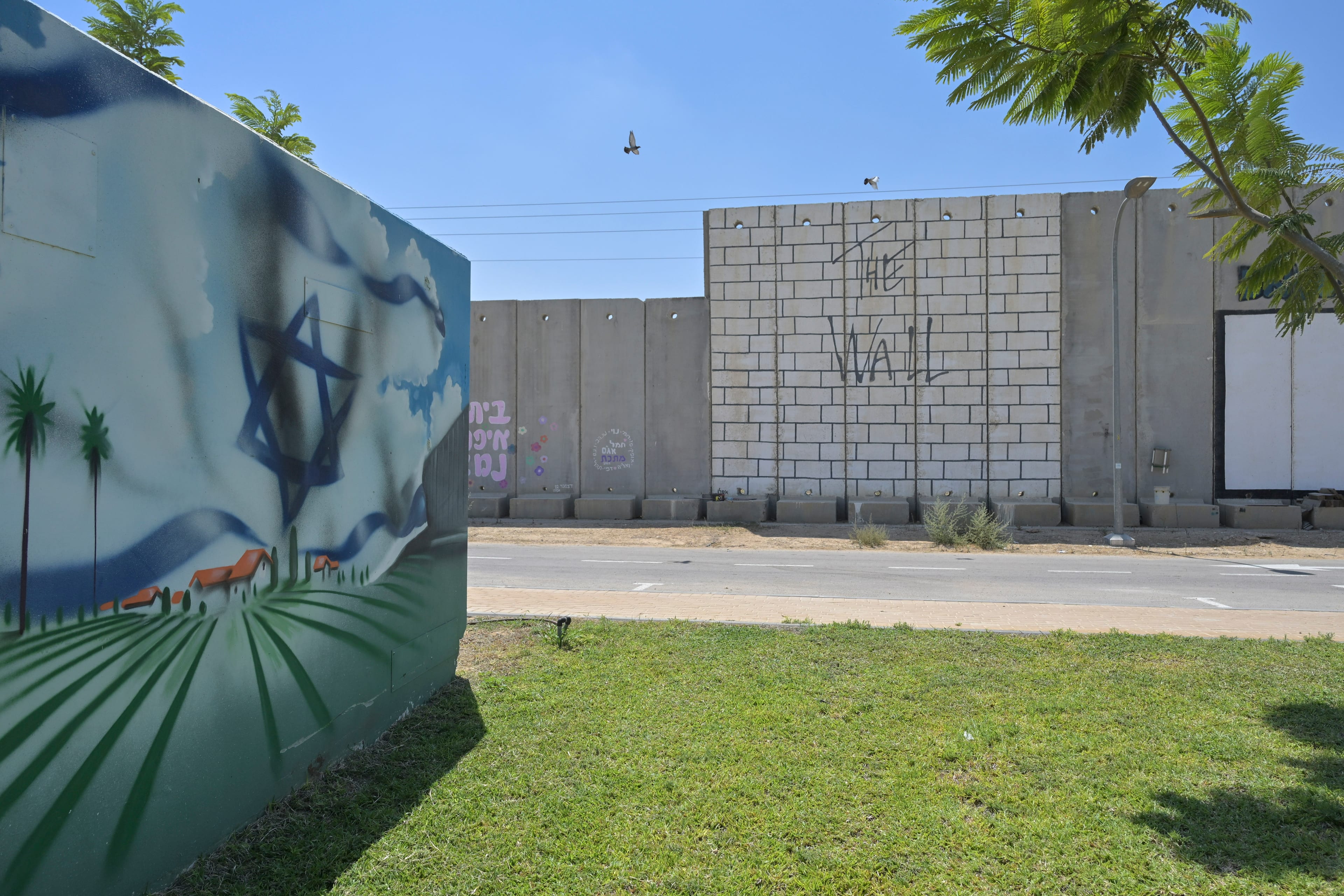 החיילים לא שכחו את שקיות ההפתעה - וחזרו עם מתנה