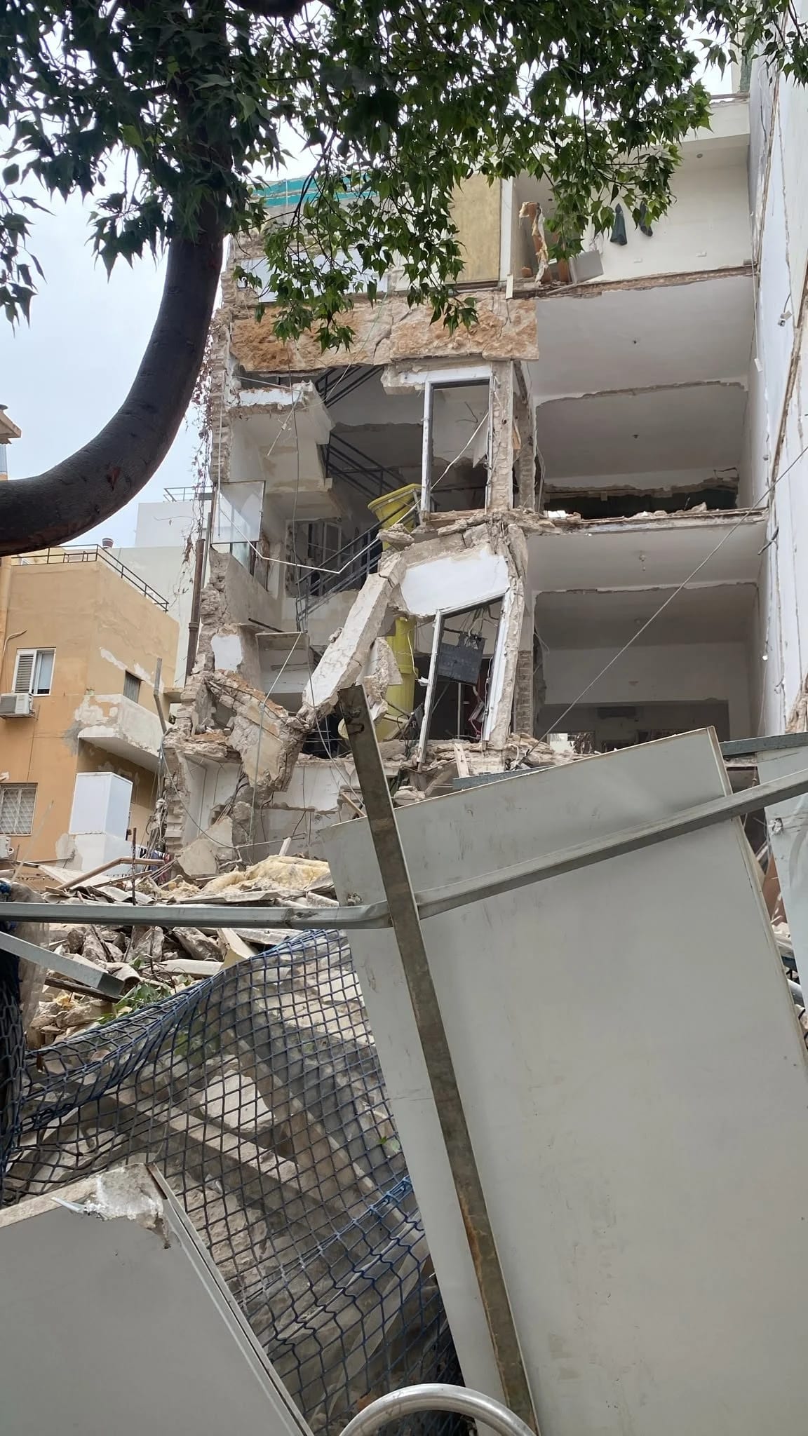 בניין קרס ברחוב נחלת בנימין בתל אביב