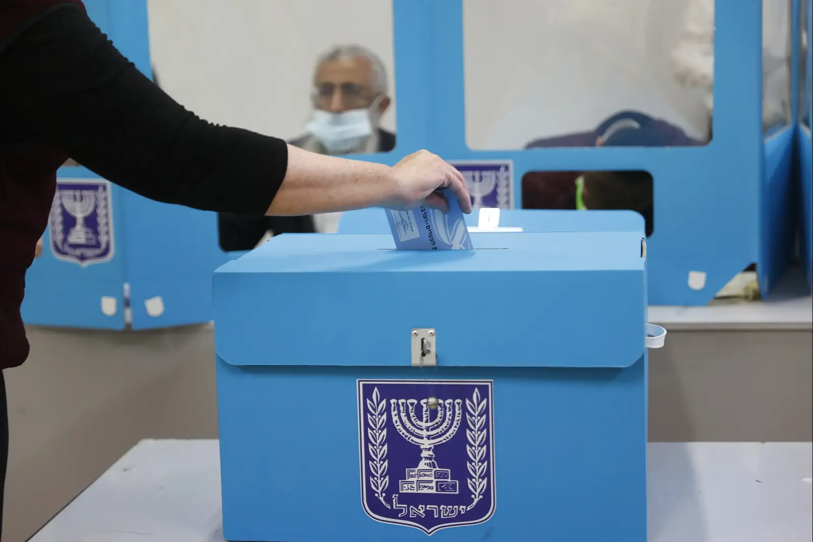 סקר: כ-70% חוששים משיבוש הבחירות - וכמה נגד מעורבות בתקיפה באיראן?
