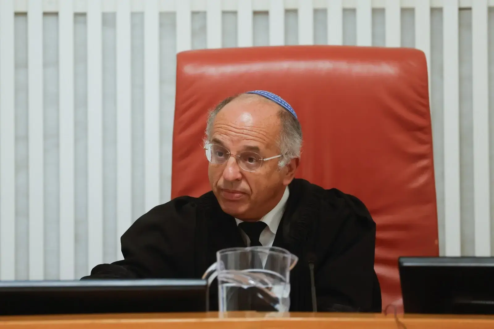 "בהתאם לצרכים הביטחוניים": תוגברה האבטחה סביב יו"ר ועדת הבחירות נעם סולברג
