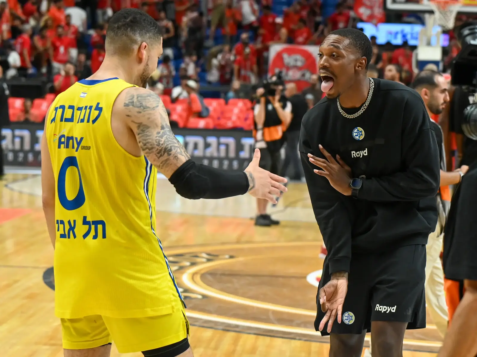 בשיקטאש מובילה, הספרדיות בתמונה: לאן יעבור לוני ווקר?