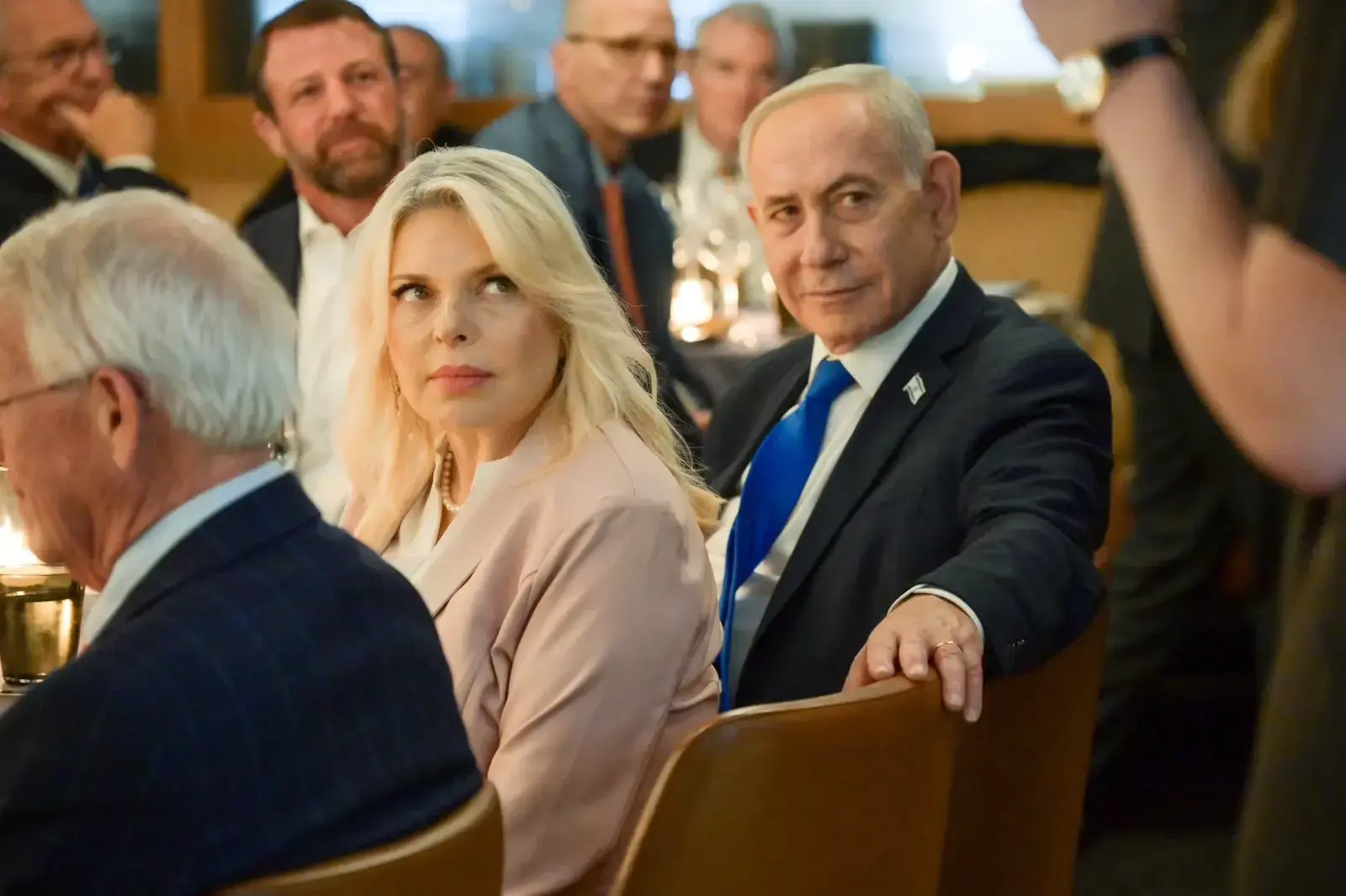 "דמי עישון", ו-13 אלף דולר על איפור ושיער - ביום אחד: חשבונות נסיעות נתניהו נחשפים