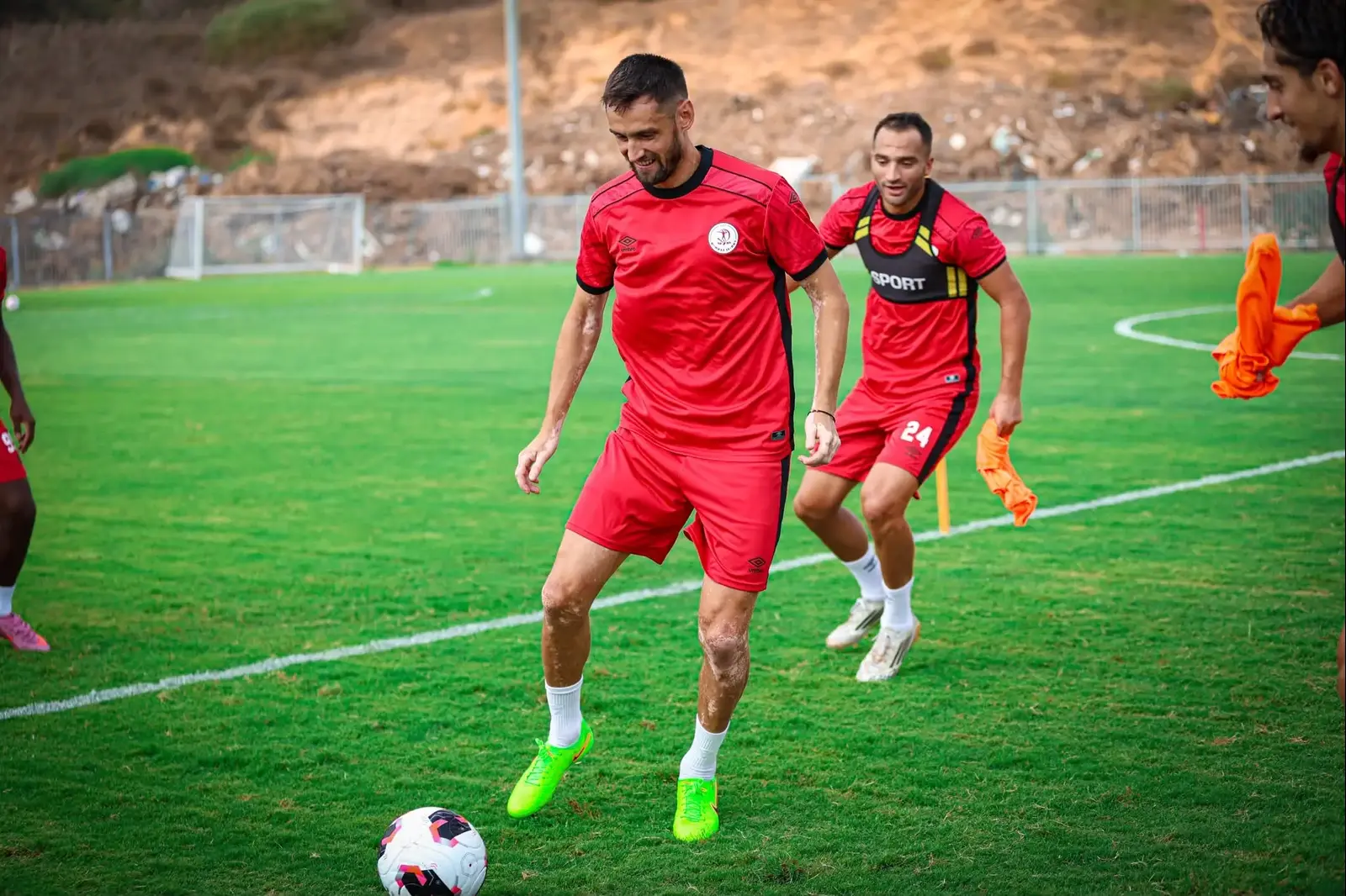 יהיו בסגל לבית"ר? אימון בכורה למיאילוביץ' ונוביסי בהפועל רמת גן
