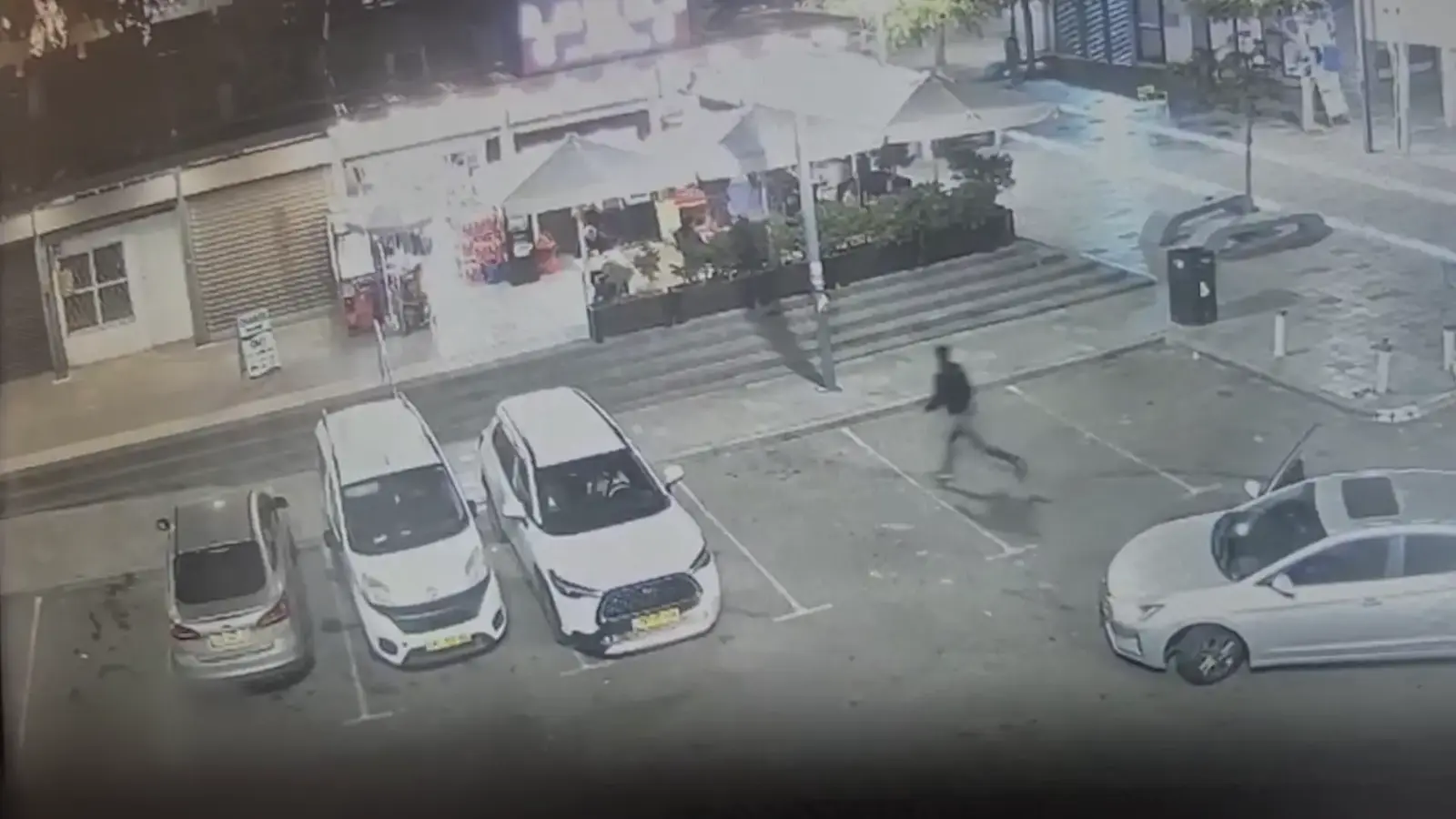 רעולי פנים פתחו באש בלב שדרות ופצעו שלושה | תיעוד