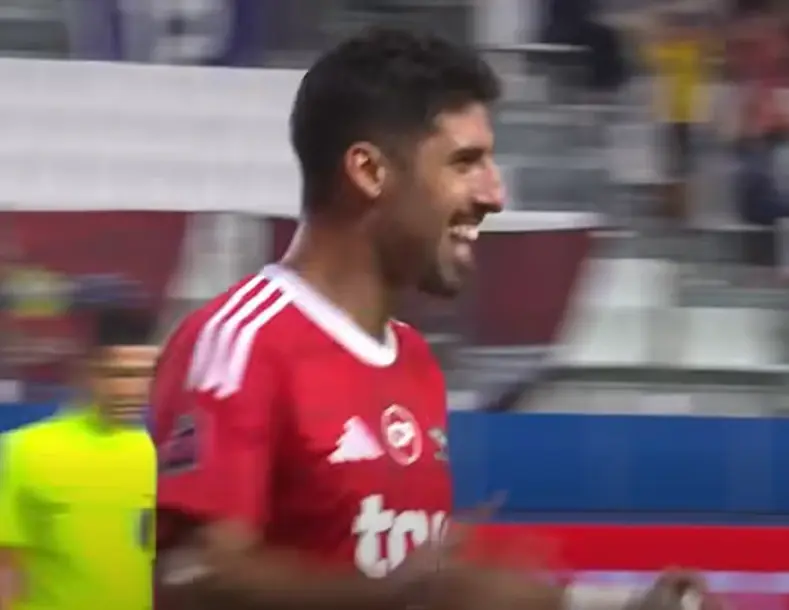 מרגיש טוב באדום: צפו בבישול המבריק של יונתן כהן בבכורה
