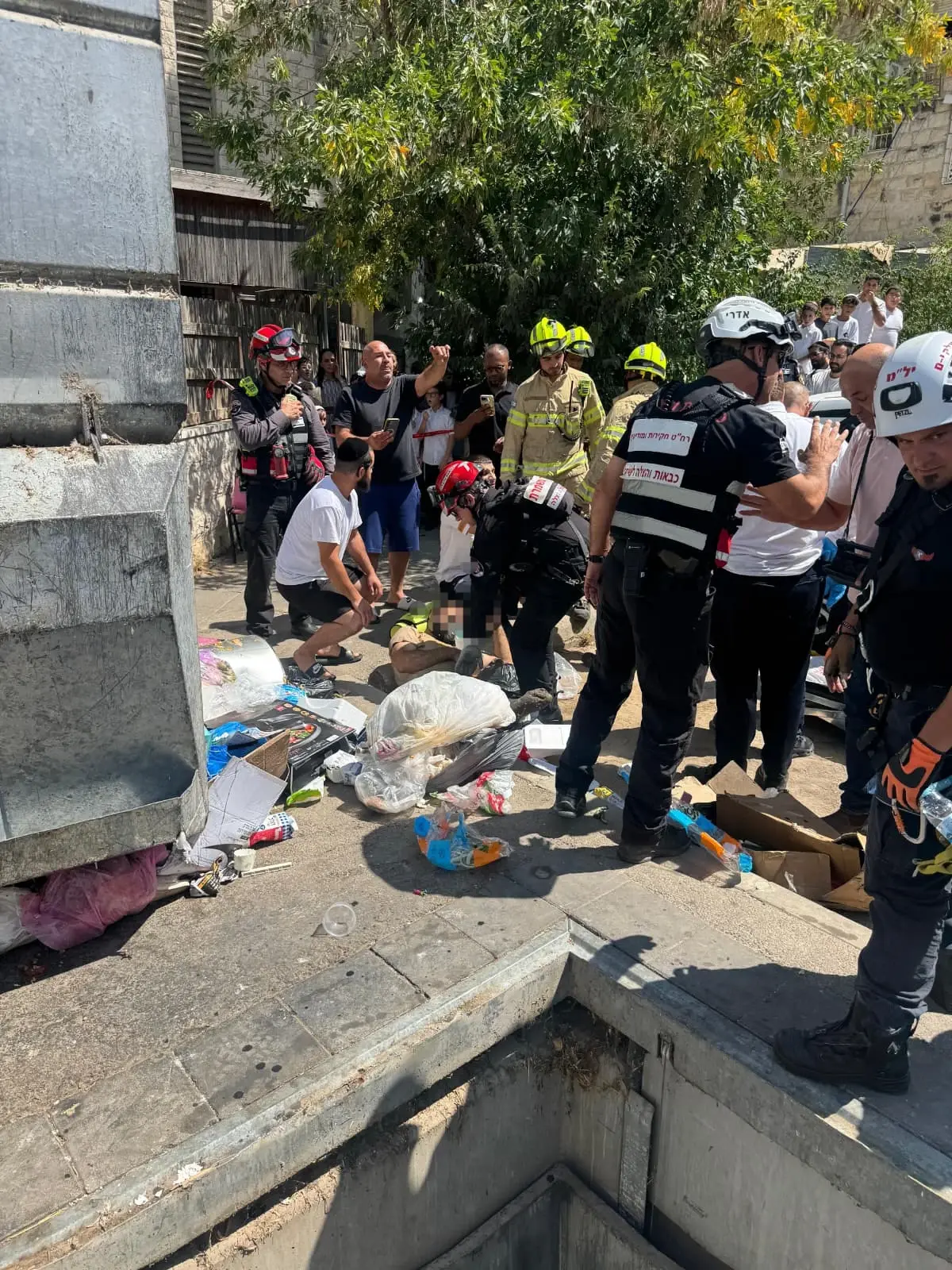 אדם אותר חי בתוך פח אשפה בירושלים - המשטרה עצרה את אחיו בניסיון רצח