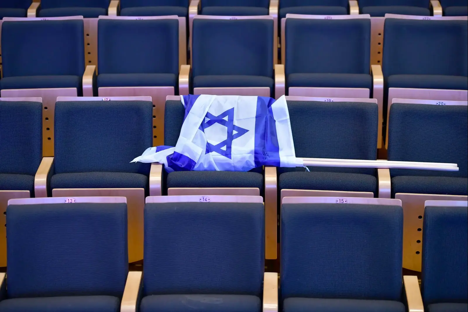 יזכור עם ישראל את הנופלים, ולא ישכח גם את אלה שספרו את השטרות