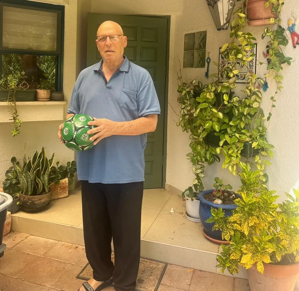 "לא נשחרר אותך לרביזיוניסטים". בכיתי, התחננתי