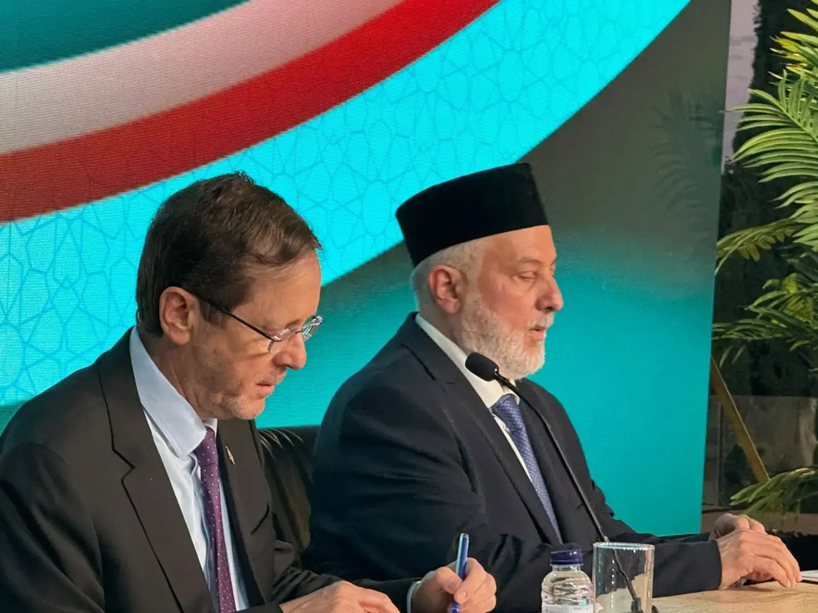 הרצוג: "הדת צריכה להיות מרכיב מרכזי בפתרון הסכסוך"