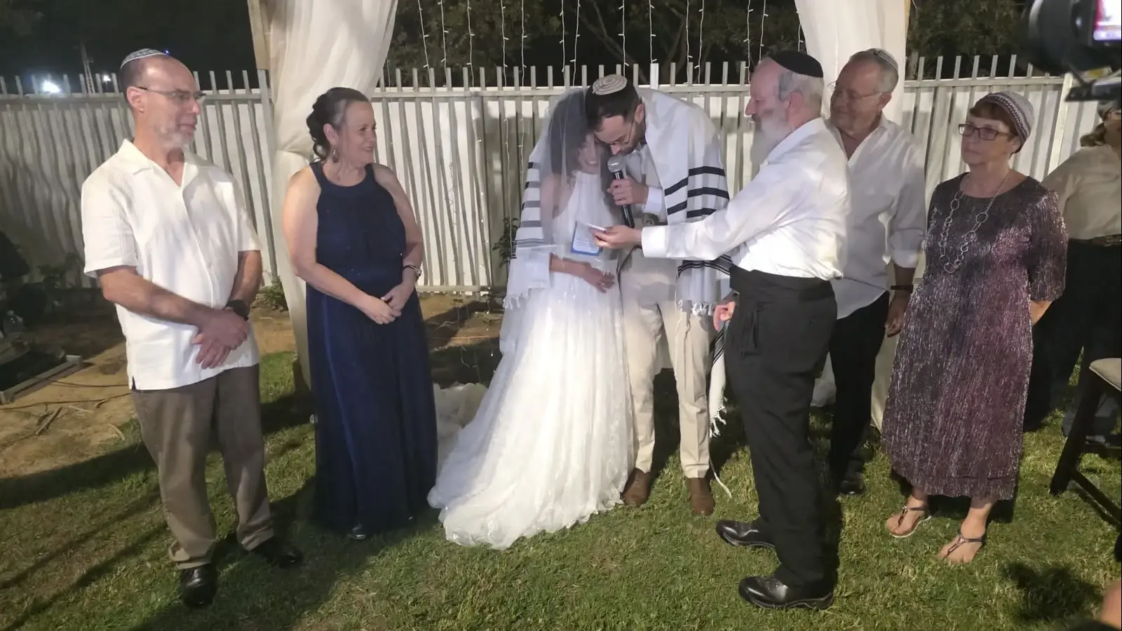 "כאן בחרנו להתחיל מחדש": החתונה הראשונה בכרם שלום מאז 7 באוקטובר