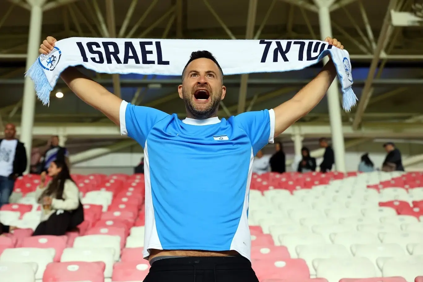 אחרי התבוסה: בוטל מופע הסטנדאפ של גיא הוכמן לשחקני הנבחרת