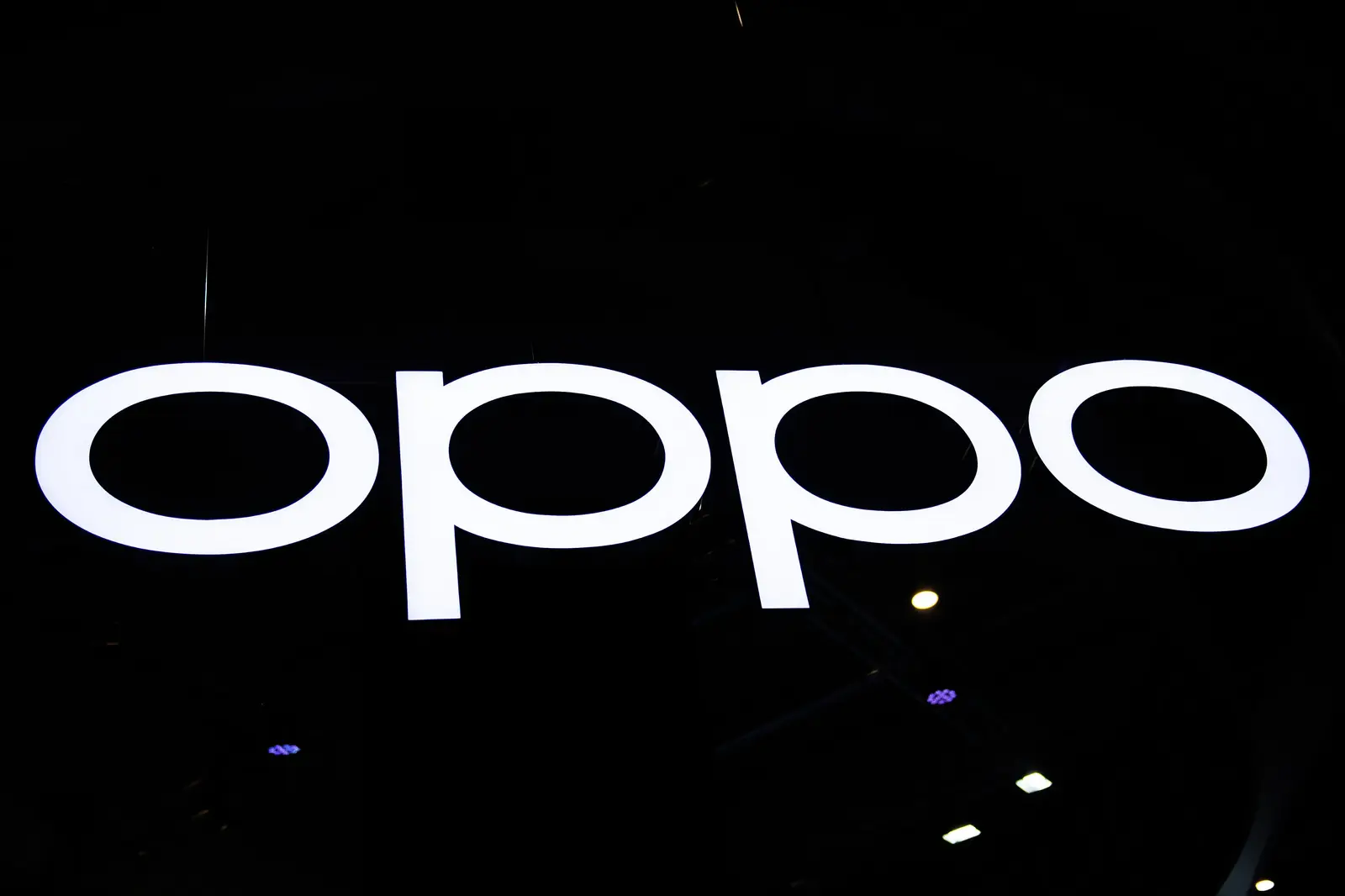 חשד לגניבת סודות מאפל: מכה ל-OPPO בבית המשפט