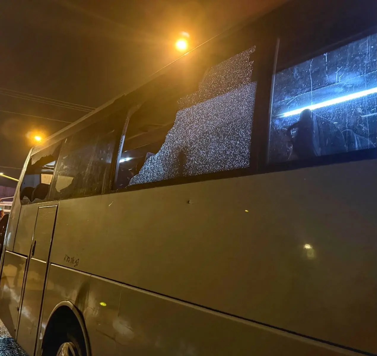 אוטובוס אוהדי סכנין נרגם באבנים בתום המשחק מול מכבי ת"א