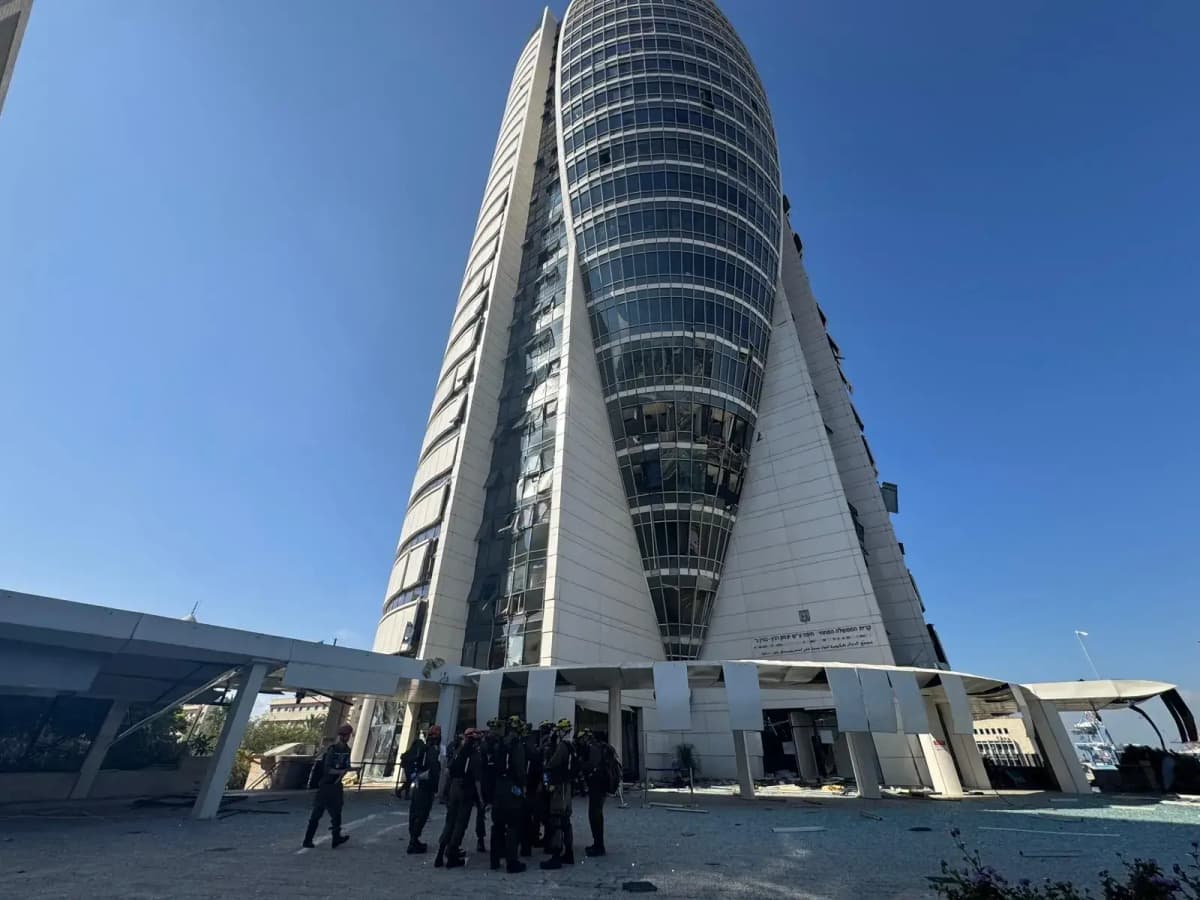 שנה אחרי שנפגע מטיל איראני: המגדל האייקוני חוזר לתפקוד מלא עם עסקת ענק ל-16 שנים
