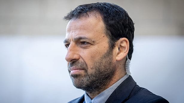 לרביב דרוקר יש בטן מלאה על איזנקוט: ביקורת חריפה ב"הארץ"