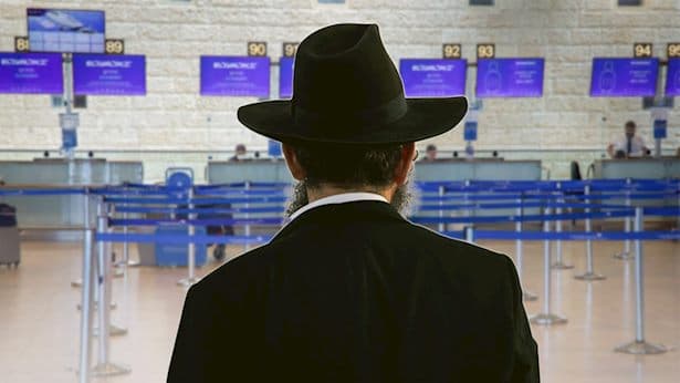 דרמה בנתב"ג: עשרות חרדים נעצרו עם הנחיתה בישראל, נתניהו גינה