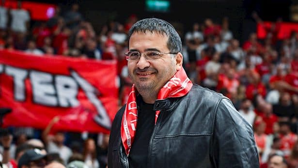קרב על הסמל: עופר ינאי מאיים בתביעה נגד עמותת האוהדים