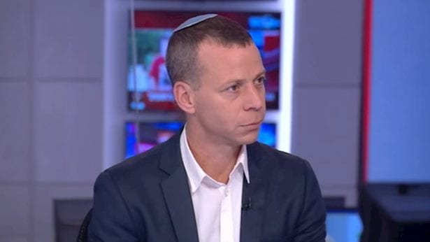 עמית סגל: "גם הוא אוכל מוות, נגוע בשיקולים פוליטיים ומפקיר חטופים?"