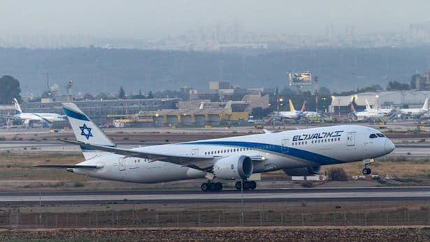 דרמה בטיסת אל על: המטוס ביצע נחיתת חירום דחופה, הנוסעים תקועים