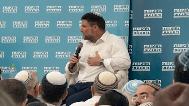 דיווח: צרורות ירי נשמעו במהלך כנס של השר סמוטריץ' בלוד