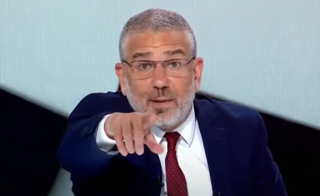ינון מגל יפצה את עיתונאי חדשות 12 גיא פלג ב-7,500 שקלים בגין לשון הרע