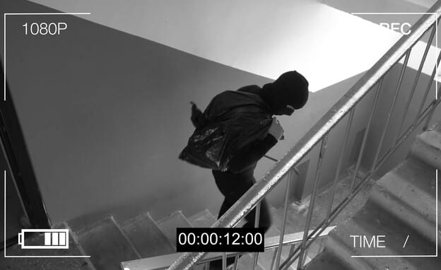 השביתו את האבטחה והעמיסו שתי משאיות: 30 אלף בקבוקי יין נגנבו בטוסקנה