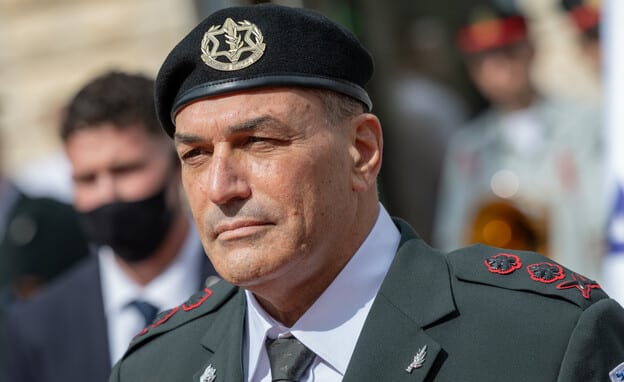 אשת הרמטכ"ל מכהנת כדירקטורית בחברת המזון שהסתבכה באי־סדרים